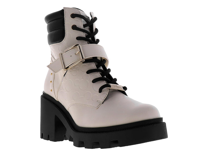 Bota de plataforma color marfil con detalles en negro, agujetas y hebilla metálica.