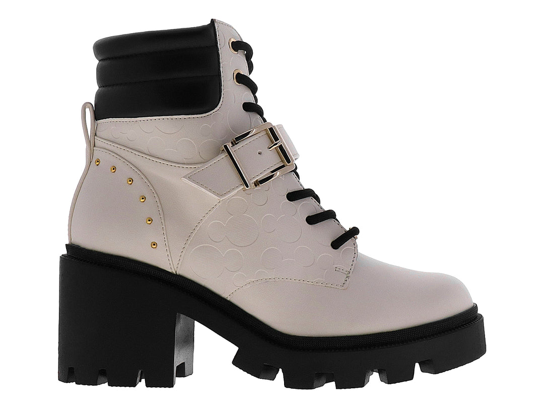 Bota de plataforma color marfil con detalles en negro, agujetas y hebilla metálica.