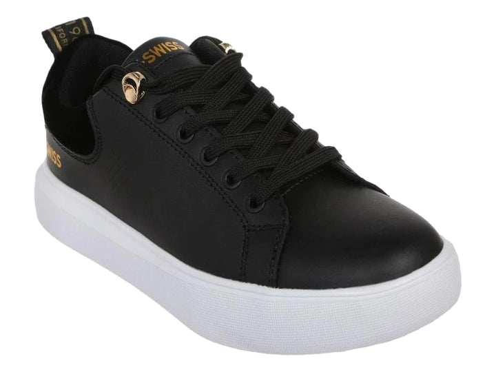 Tenis K-Swiss color negro con suela blanca y detalles en dorado, estilo casual.