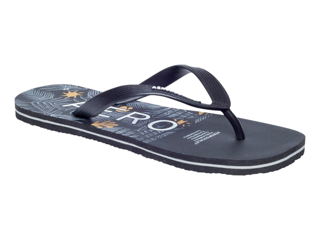 Sandalias Aeropostale color negro con estampado gráfico en la plantilla y suela blanca.
