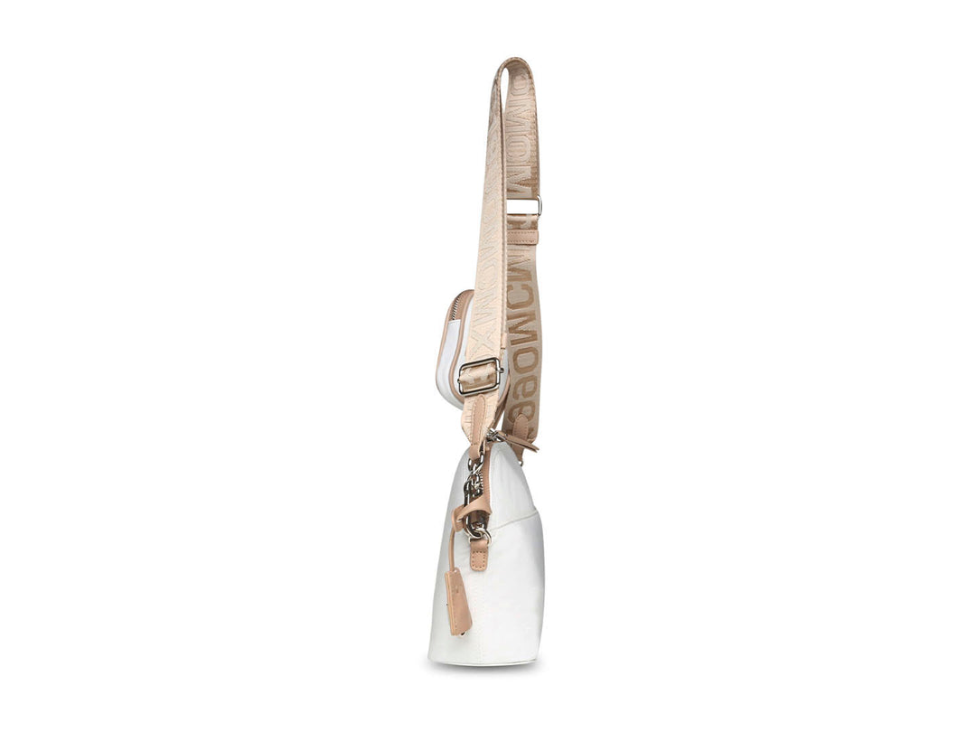 Bolso bandolera blanco y beige de Steve Madden con un pequeño estuche adjunto en la correa.