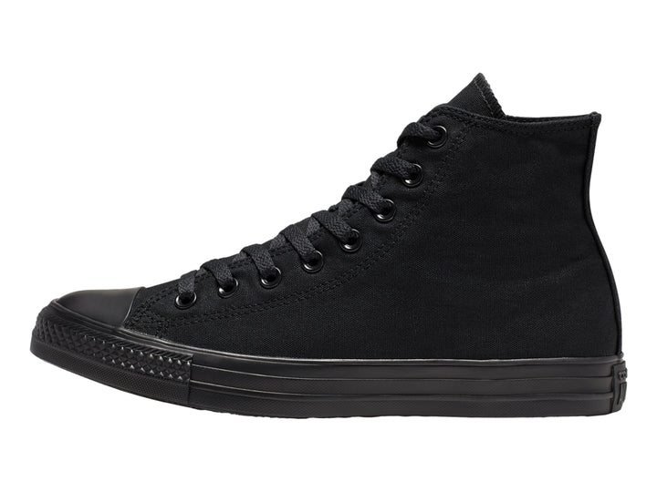 Tenis Converse modelo High Top en color negro total, incluyendo suela y cordones.