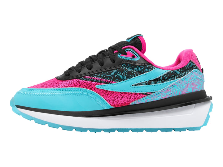 Tenis FILA deportivos en colores negro, rosa y azul cielo con suela blanca y detalles gráficos.