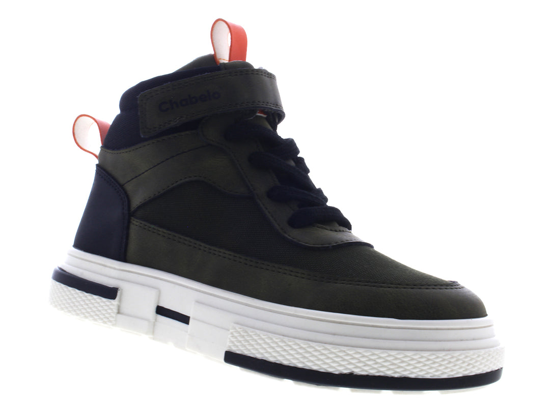 Tenis botín infantiles color verde oliva y azul marino con suela blanca y tiradores rojos.