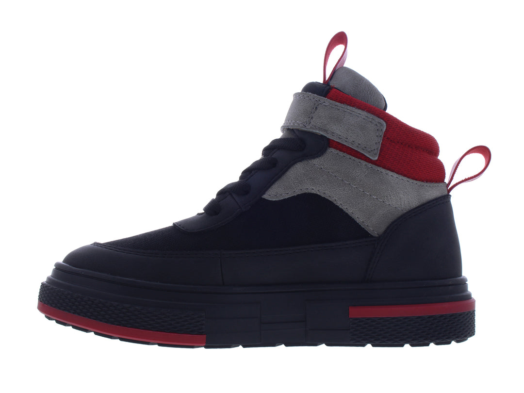 Botín infantil marca Chabelo en color negro con detalles en rojo y gris, cierre de cordones y cinta de velcro.