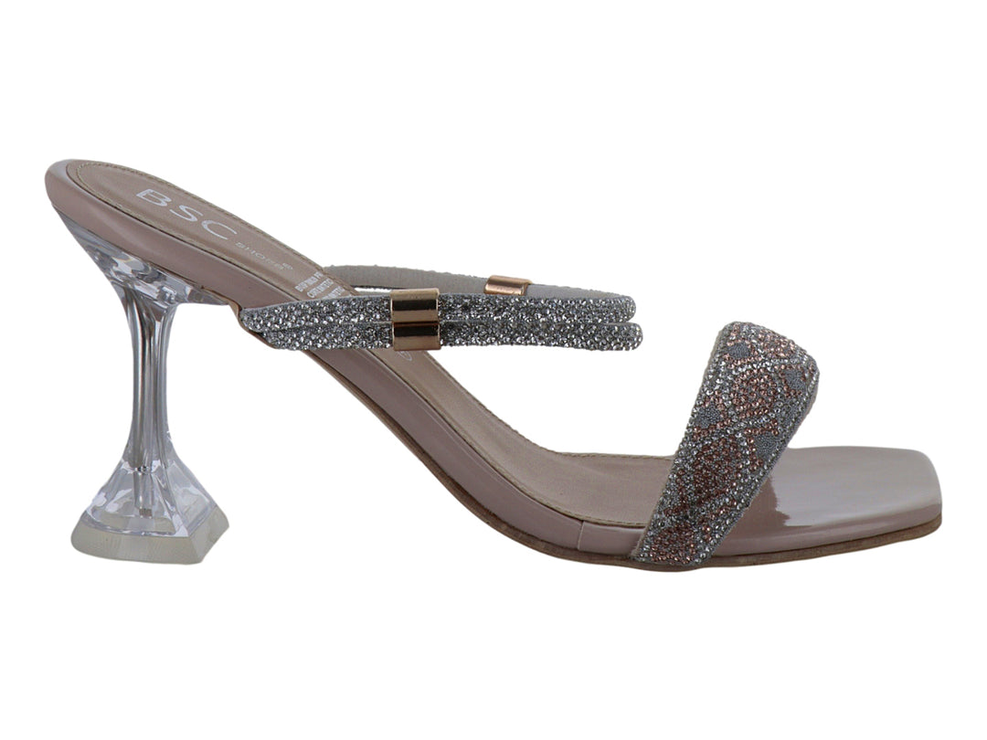 Sandalias color maquillaje con tiras brillantes y tacón cuadrado transparente de la marca BSC Shoes.