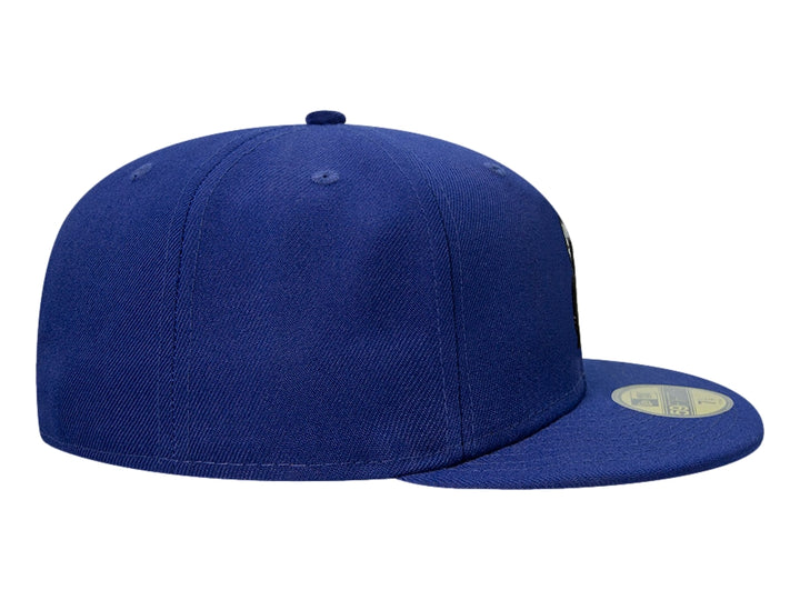 Gorra de béisbol New Era color azul brillante con bordado de jarra de cerveza en el frente.