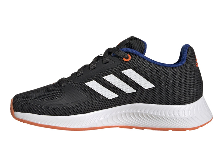 Tenis deportivos Adidas Runfalcon 2.0 K color negro con detalles en blanco y naranja.