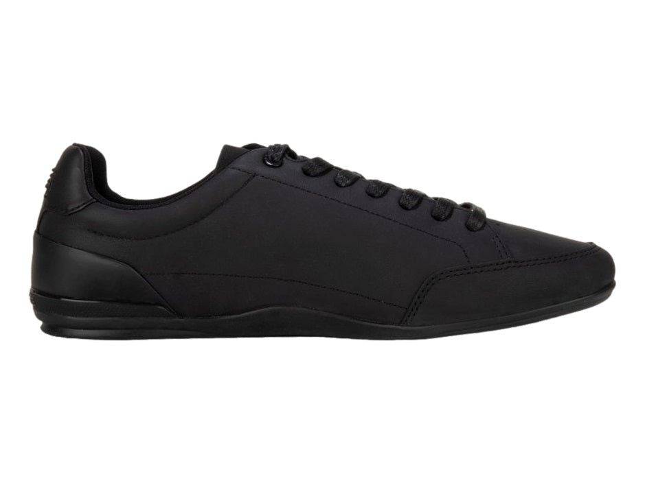 Tenis Lacoste Chaymon color negro con diseño minimalista y suela plana.