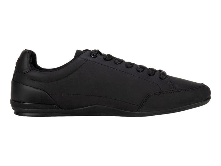 Tenis Lacoste Chaymon color negro con diseño minimalista y suela plana.
