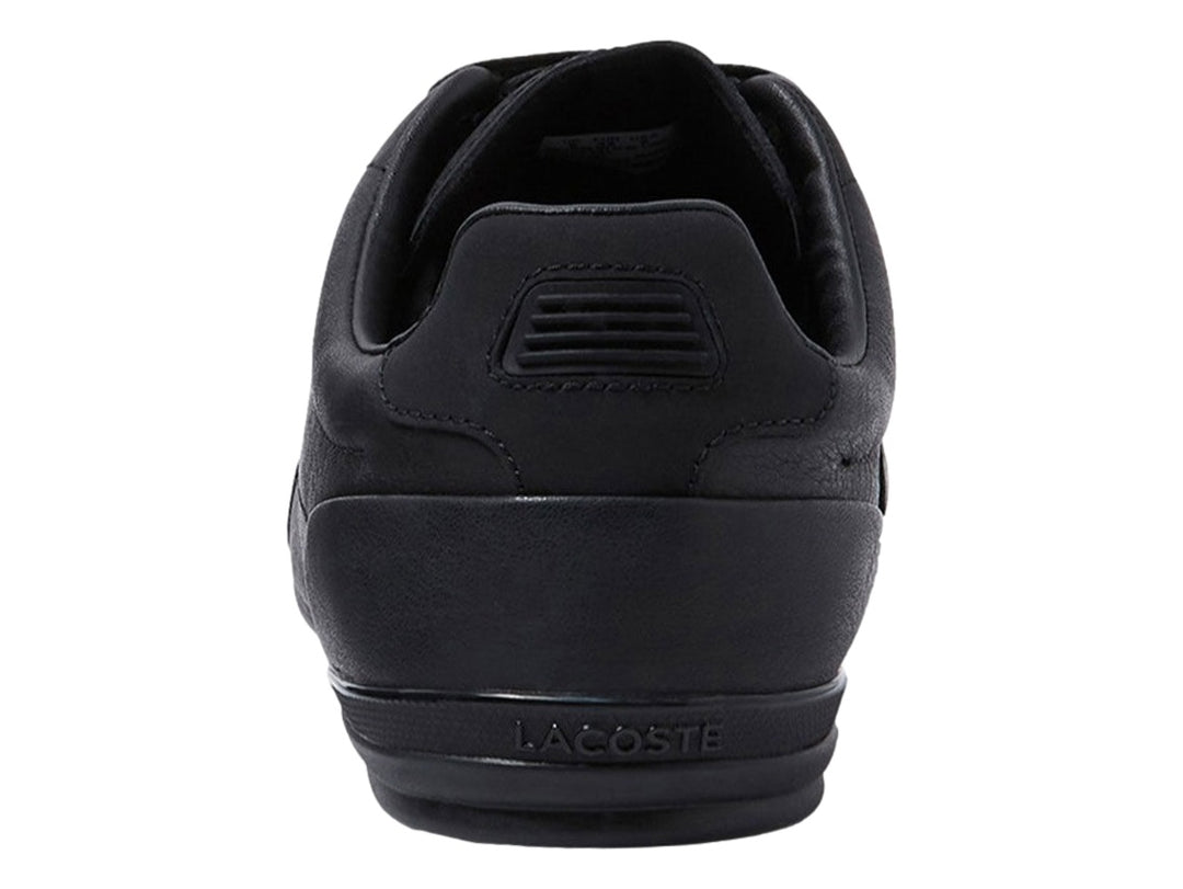 Tenis Lacoste Chaymon color negro con diseño minimalista y suela plana.