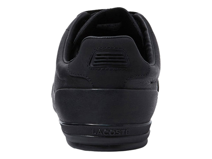 Tenis Lacoste Chaymon color negro con diseño minimalista y suela plana.