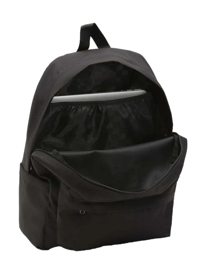 Mochila escolar Vans de color negro con un bolsillo frontal y logotipo central.
