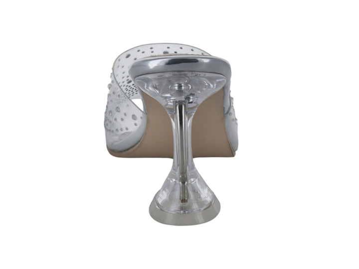 Sandalia de tacón BSC Shoes en color plata con tira transparente decorada con cristales brillantes.