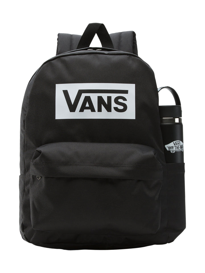 Mochila escolar Vans de color negro con logotipo blanco frontal y bolsillo delantero.