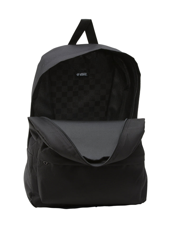 Mochila escolar Vans de color negro con logotipo blanco frontal y bolsillo delantero.