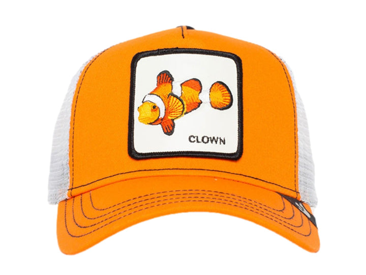 Gorra Goorin Bros color naranja con malla blanca y un parche frontal bordado de un pez payaso.