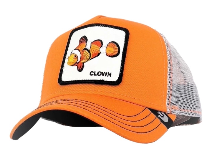 Gorra Goorin Bros color naranja con malla blanca y un parche frontal bordado de un pez payaso.