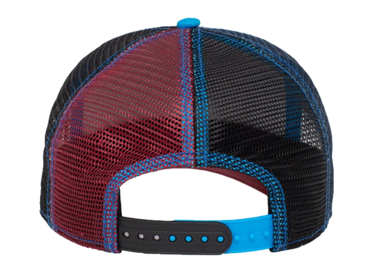 Gorra azul de Goorin Bros con parche frontal bordado de un pez Betta Siam y texto Fighter.