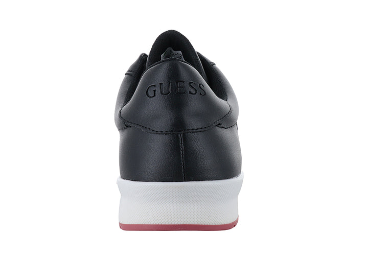 Tenis Guess color negro con suela blanca y detalle rojo en la base.