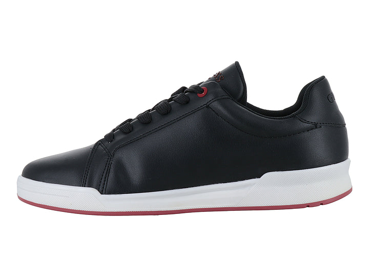 Tenis Guess color negro con suela blanca y detalle rojo en la base.