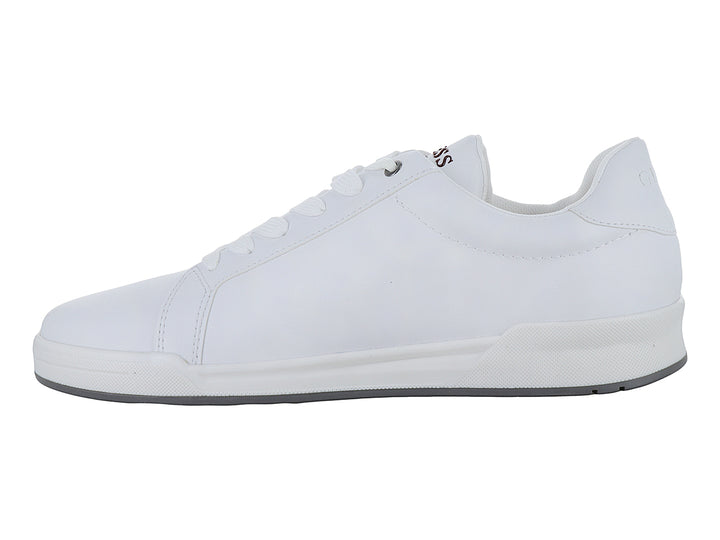 Tenis Guess color blanco para hombre con suela gris y logotipo grabado en el lateral.