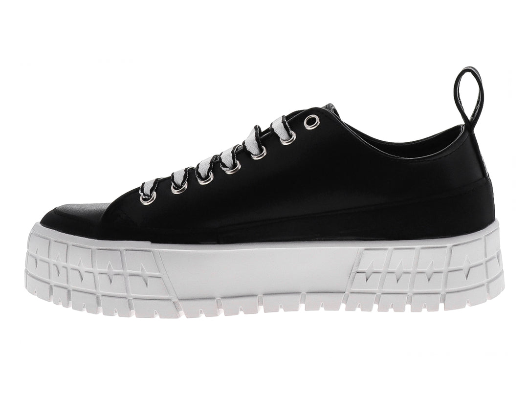 Tenis negros de plataforma con suela blanca gruesa y texto decorativo blanco en el lateral.