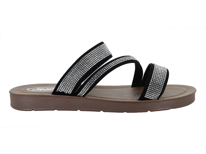 Sandalia plana para mujer con tiras negras decoradas con brillantes y suela marrón.