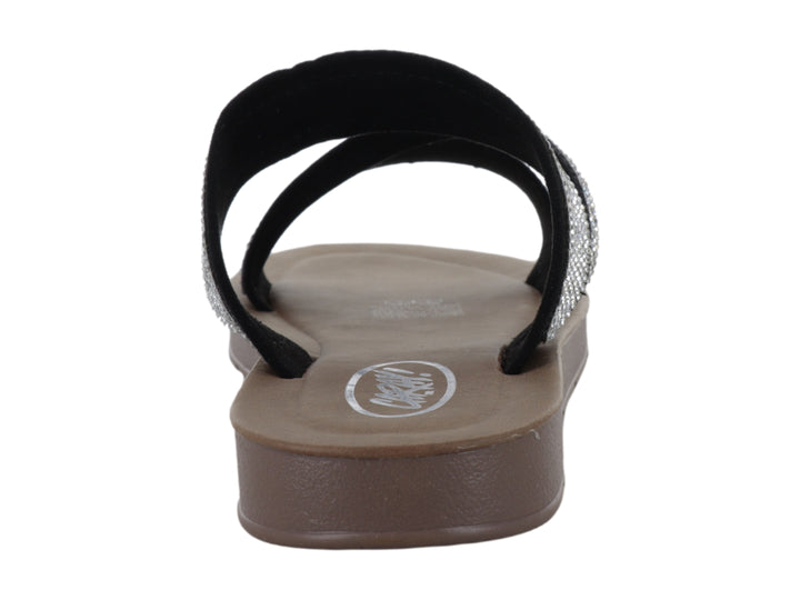 Sandalia plana para mujer con tiras negras decoradas con brillantes y suela marrón.