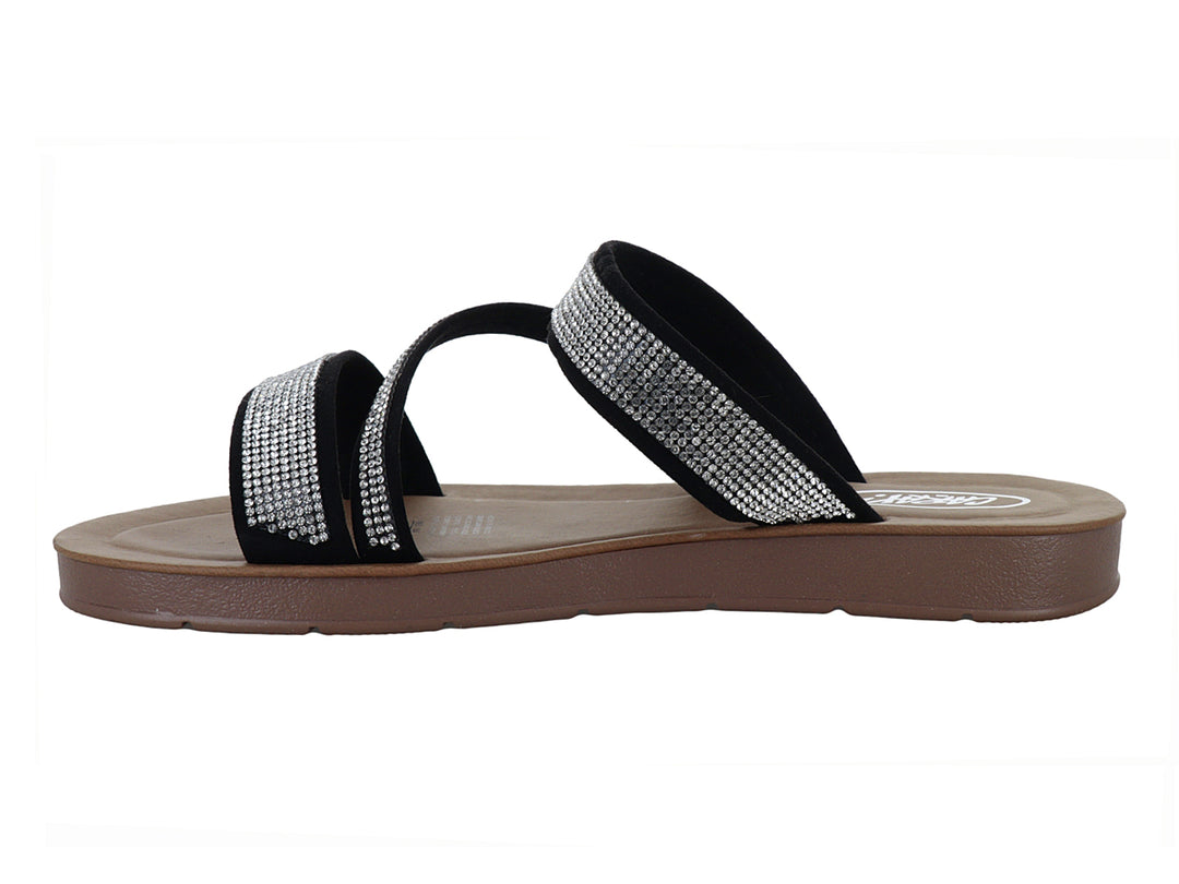 Sandalia plana para mujer con tiras negras decoradas con brillantes y suela marrón.