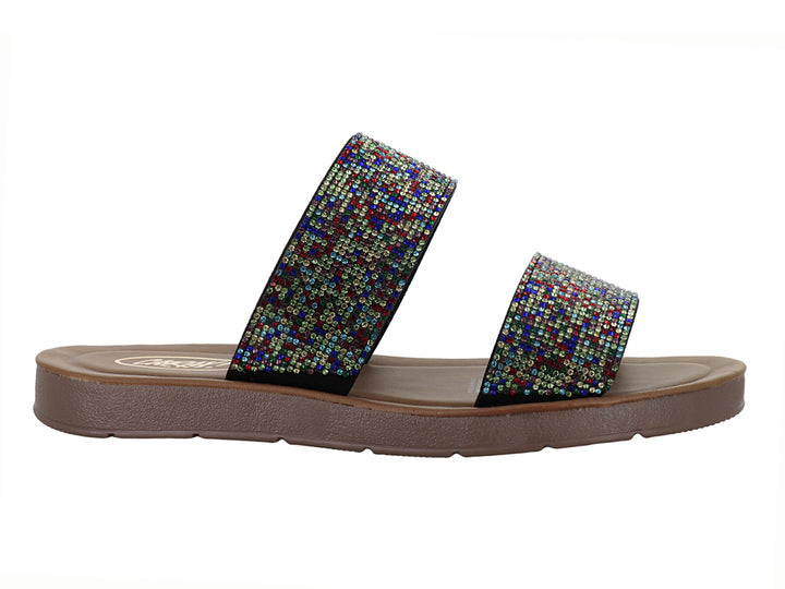 Sandalia CARAY con dos tiras anchas decoradas con brillantes multicolores y suela plana marrón.