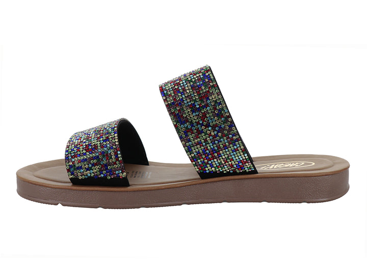 Sandalia CARAY con dos tiras anchas decoradas con brillantes multicolores y suela plana marrón.