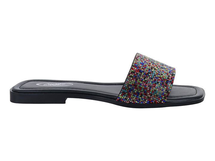 Sandalia plana para mujer con banda ancha decorada con cristales multicolores y suela negra.