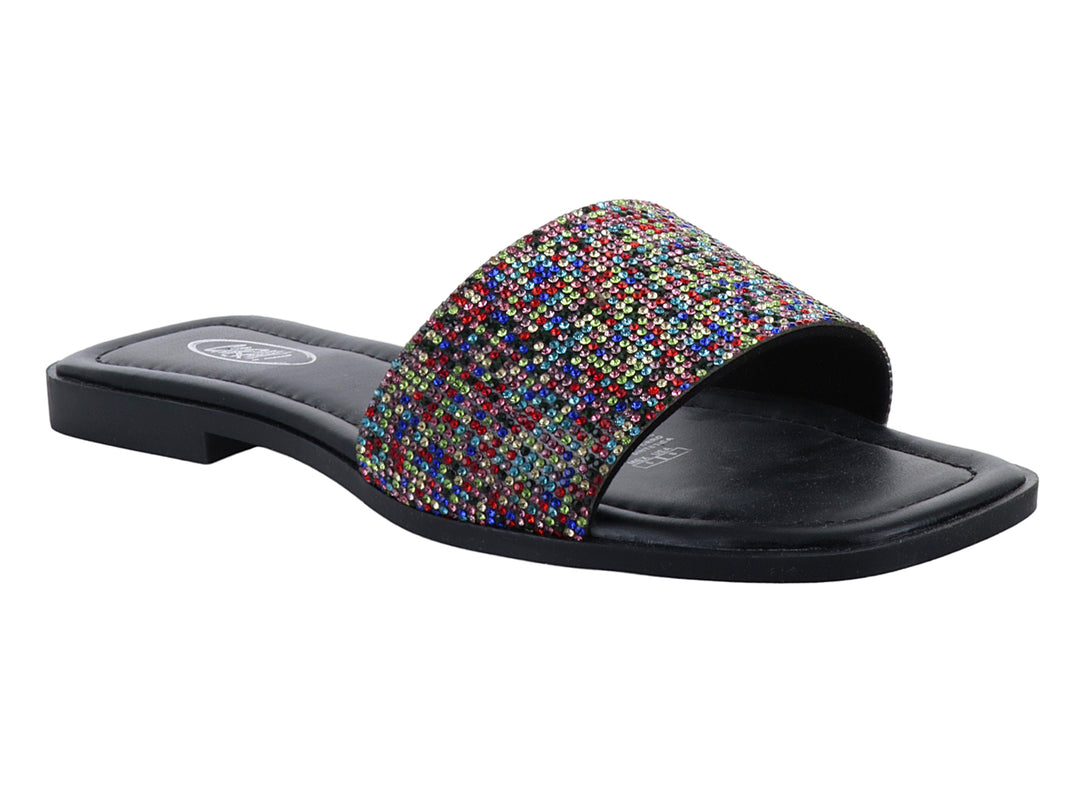 Sandalia plana para mujer con banda ancha decorada con cristales multicolores y suela negra.