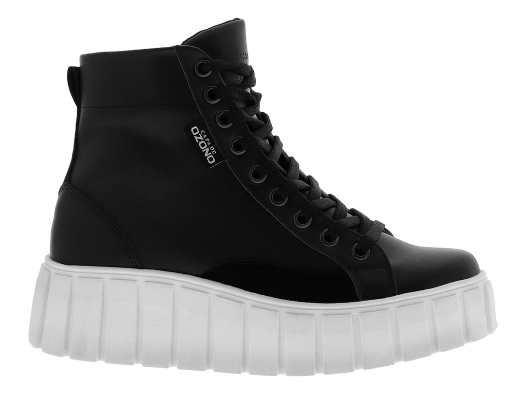 Tenis botín negro con suela de plataforma blanca y cordones negros.