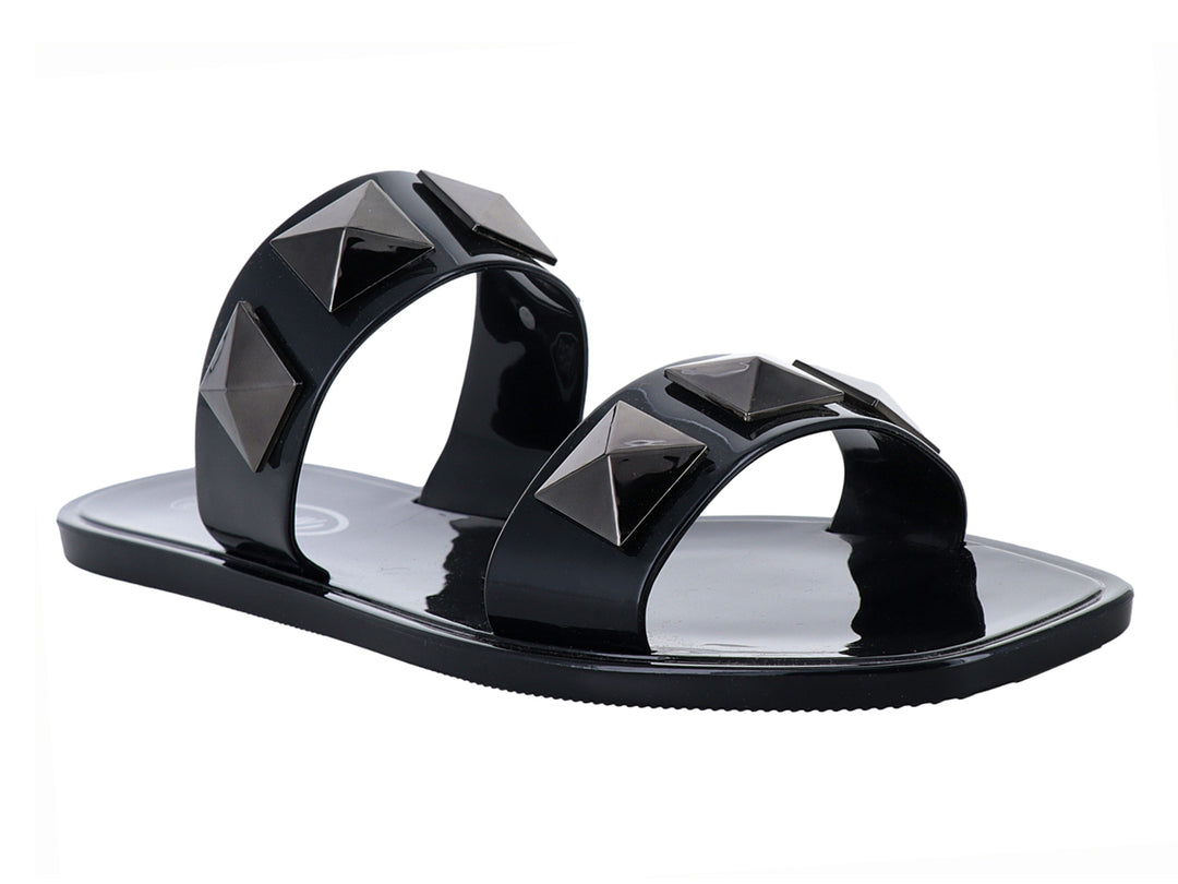 Sandalias negras estilo slide con tachuelas en forma de pirámide.