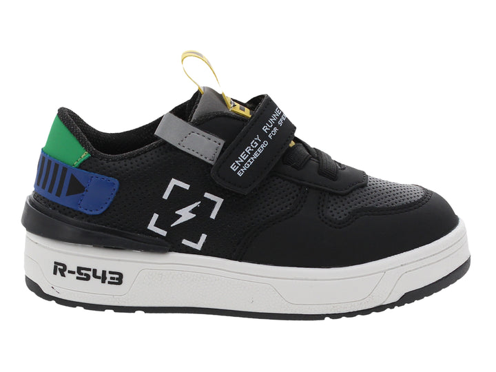 Tenis infantiles color negro con suela blanca y detalles decorativos en azul y verde.