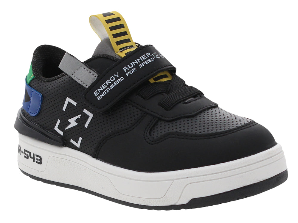 Tenis infantiles color negro con suela blanca y detalles decorativos en azul y verde.