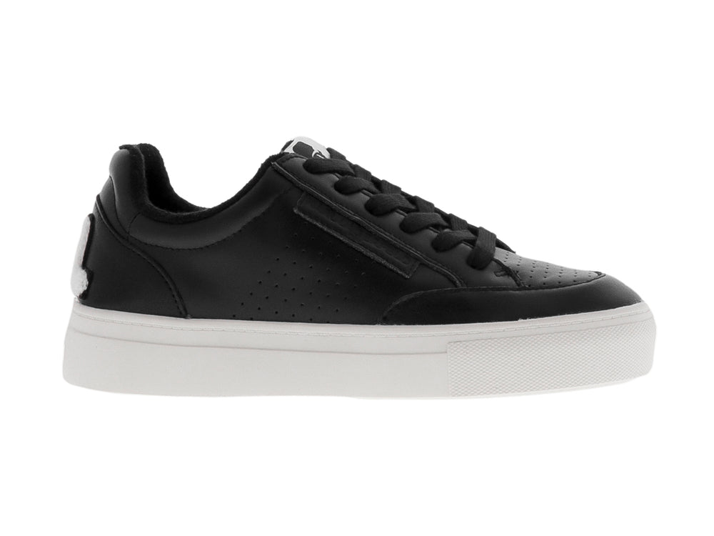 Tenis negros de plataforma con suela blanca y detalles perforados.