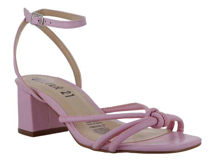 Sandalia de tacón cuadrado color rosa claro con detalle de nudo frontal y correa al tobillo.