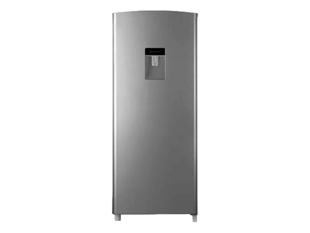 Refrigerador Hisense color plata con dispensador de agua integrado en la puerta.