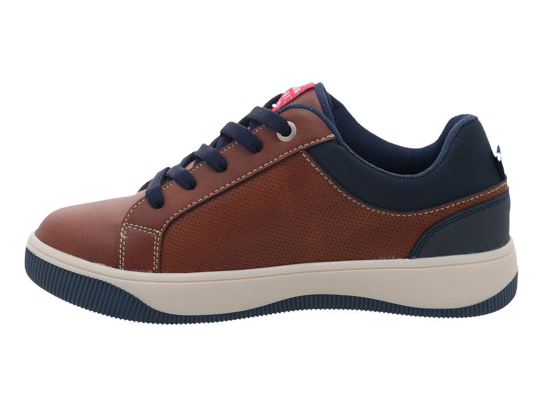 Tenis casuales para niño en color cognac con detalles en azul marino y suela blanca.