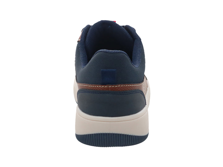 Tenis casuales para niño en color cognac con detalles en azul marino y suela blanca.