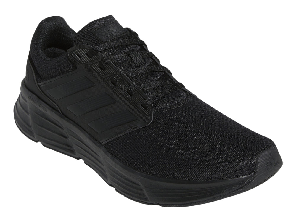 Tenis deportivos Adidas Galaxy 6 en color negro total, vista lateral.