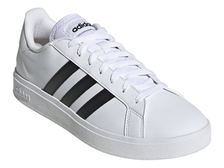 Tenis Adidas Grand Court Base 2.0 en color blanco con tres franjas negras laterales y suela blanca.