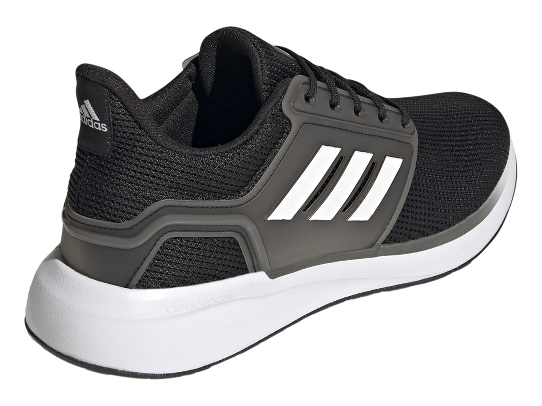 Tenis deportivos Adidas en color negro con detalles en blanco y gris, diseño ligero para correr.