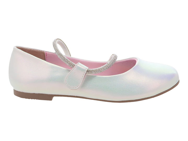 Zapato plano blanco iridiscente para Niña con detalles brillantes y plantilla rosa.
