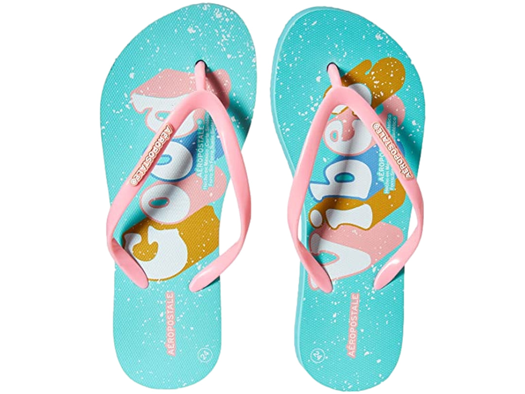 Sandalias Aeropostale para niña en color aqua con tiras color rosa y detalles brillantes.