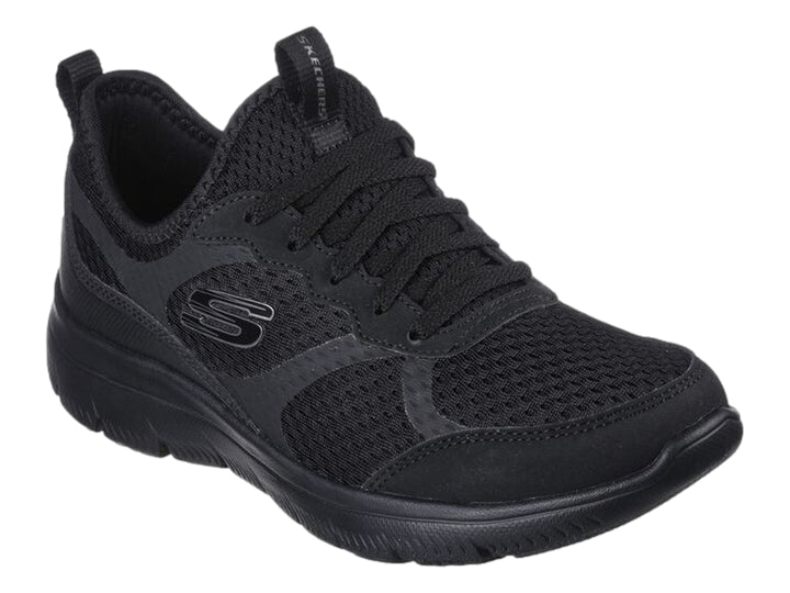 Tenis deportivos Skechers modelo Summits en color negro total con agujetas y suela flexible.