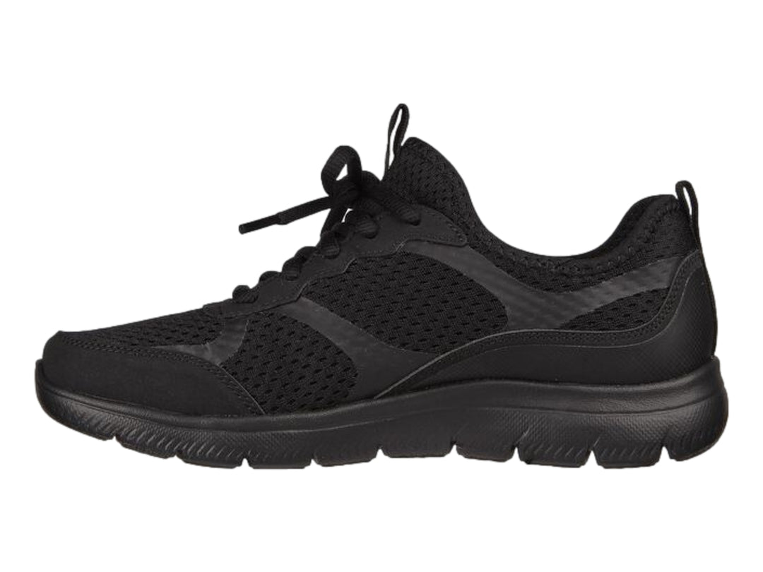 Tenis deportivos Skechers modelo Summits en color negro total con agujetas y suela flexible.